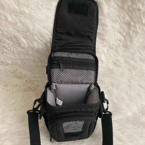 Lowepro Camera Case | Black - Picture 8 of 8